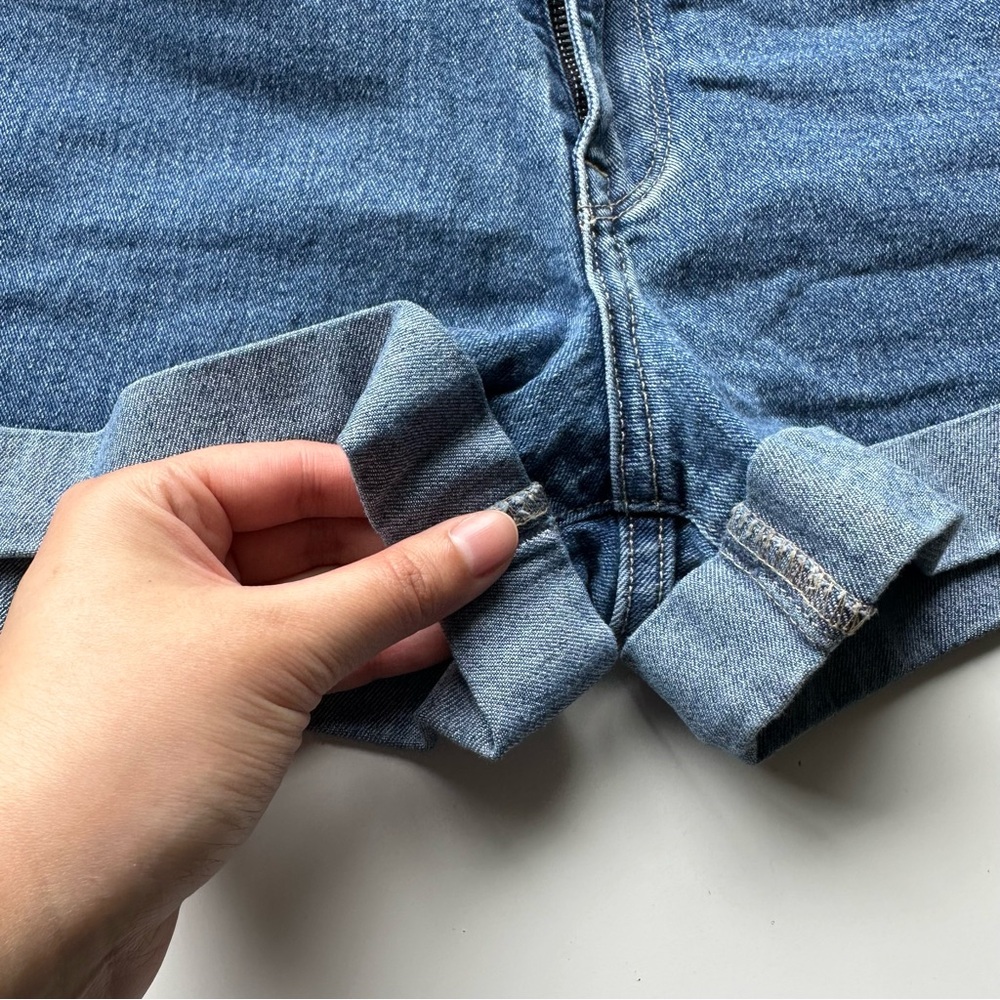 NWOT H&M Cuffed Denim Jean Short - Picture 7 of 9